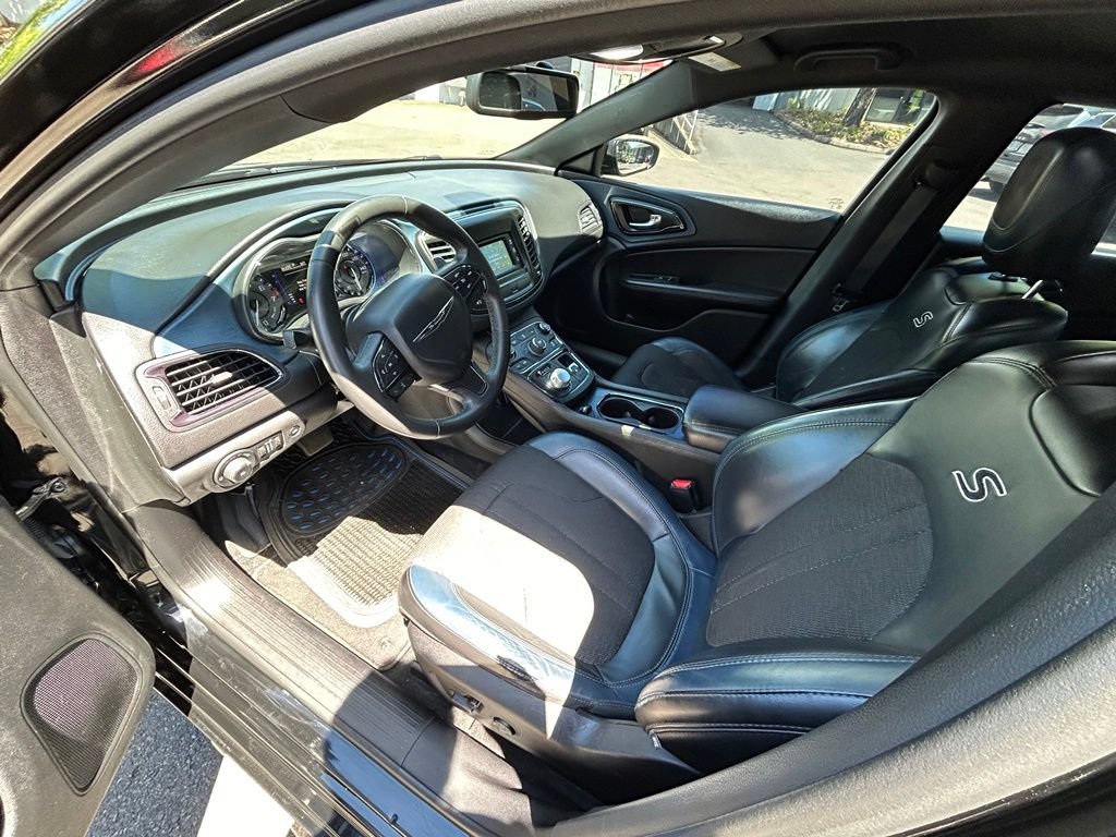Used 2016 Chrysler 200 S FWD image 9