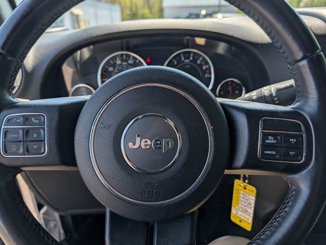 Used 2017 Jeep Wrangler Unlimited Sahara w/ Connectivity Group AWD/4WD image 17