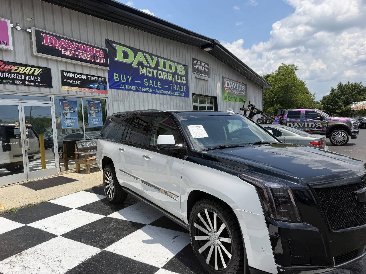 Used 2017 Cadillac Escalade ESV Premium Luxury AWD/4WD image 3