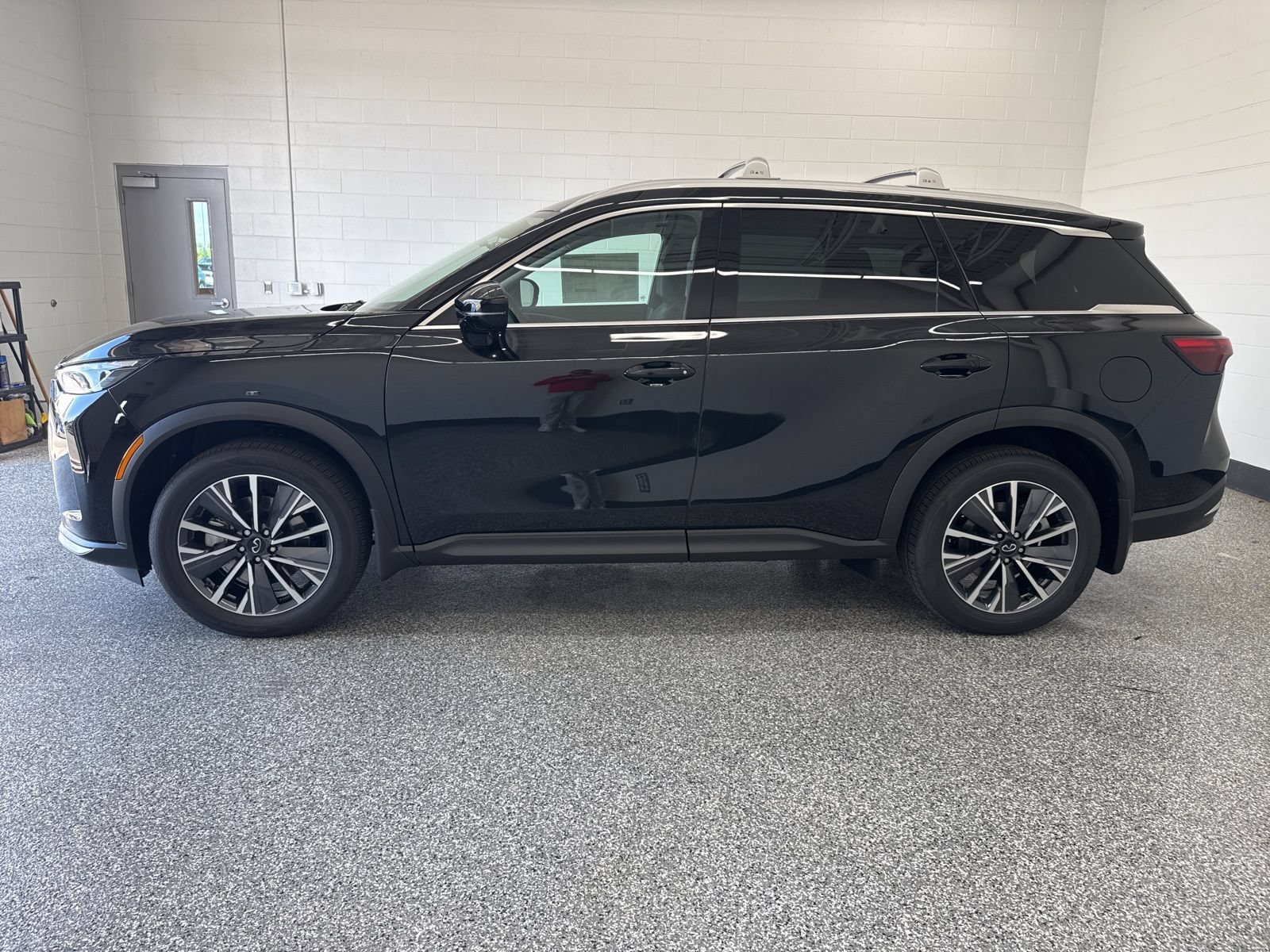 New 2027 INFINITI QX60 Luxe w/ Cargo Package AWD/4WD image 2