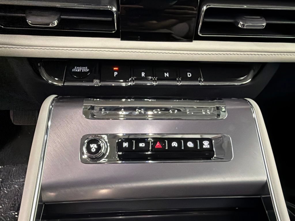 Used 2026 Lincoln Aviator AWD image 14