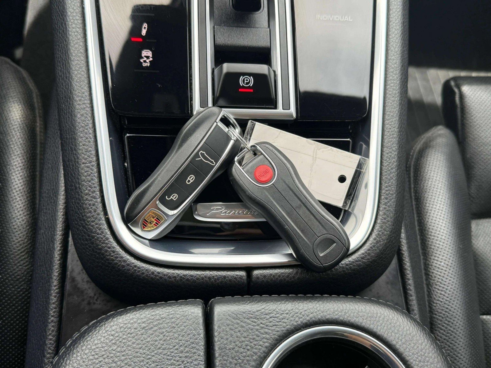 Used 2018 Porsche Panamera 4 image 13