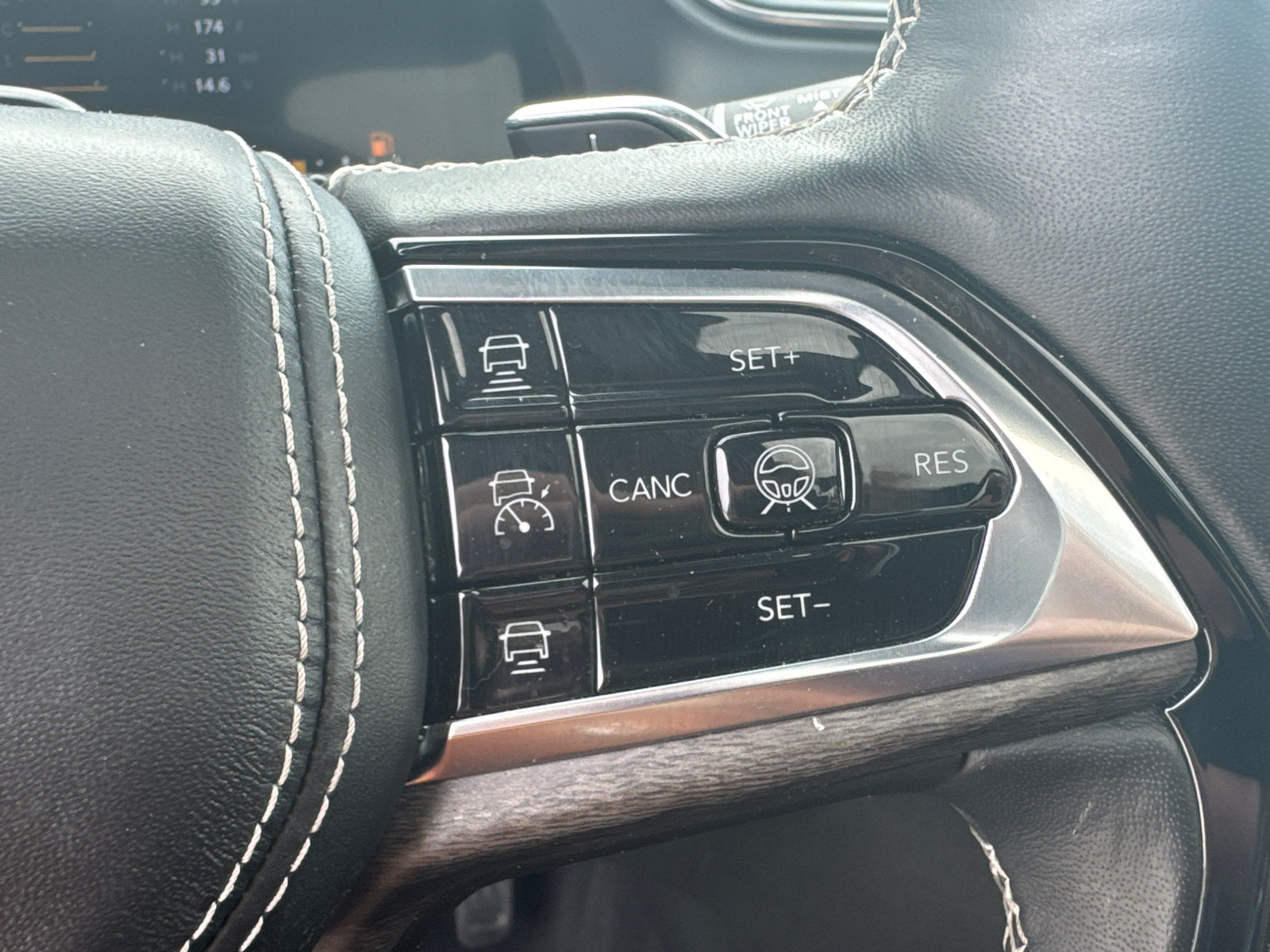 Certified 2025 Jeep Grand Cherokee L Overland w/ Advanced Protech Group III AWD/4WD image 38