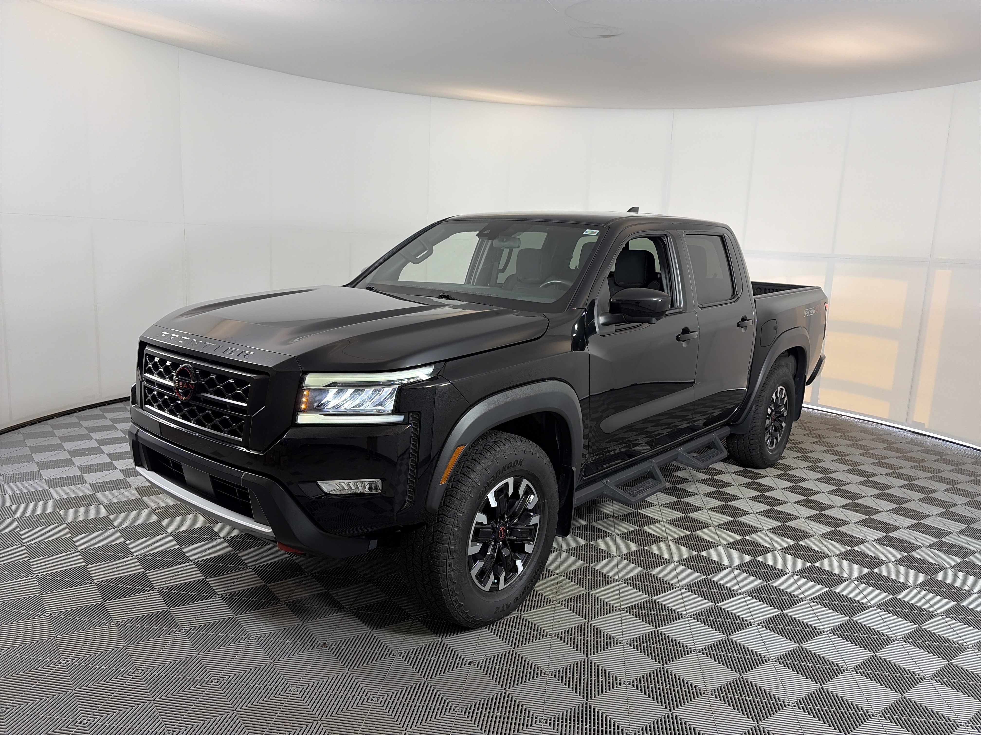 Used 2023 Nissan Frontier PRO-4X w/ Pro Convenience Package AWD/4WD image 2