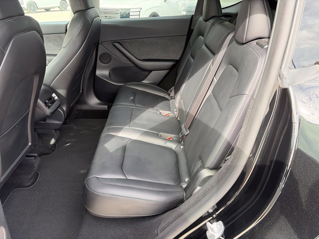Used 2022 Tesla Model Y Long Range AWD/4WD image 23