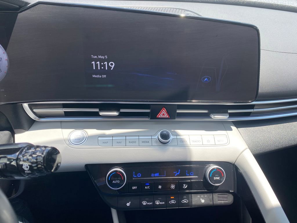 Certified 2023 Hyundai Elantra Limited FWD image 34