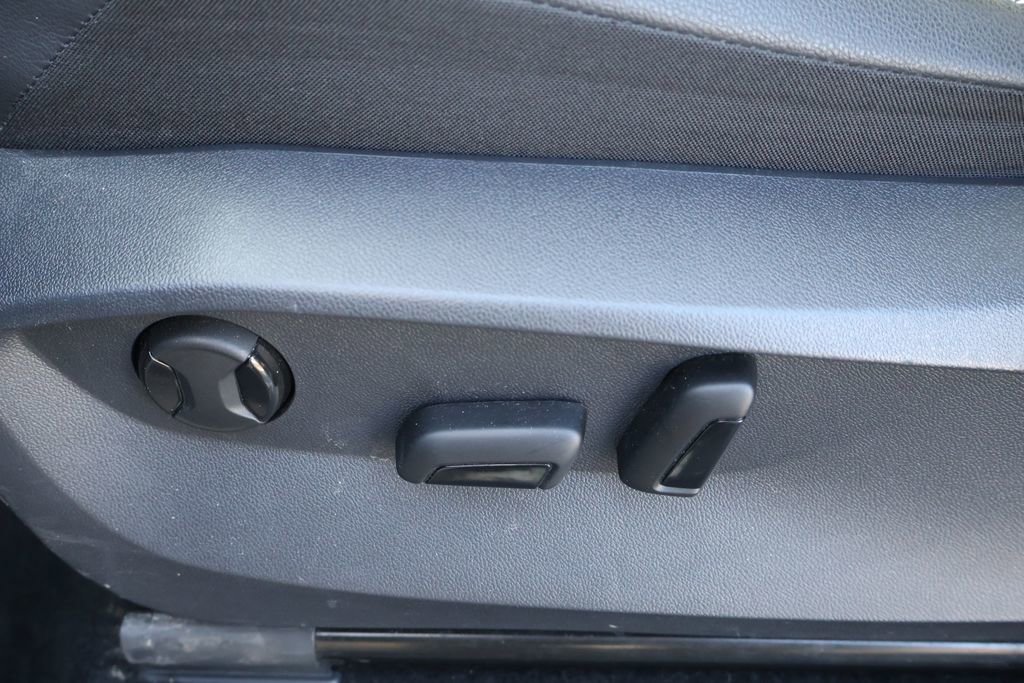 Used 2024 Volkswagen Tiguan Wolfsburg Edition image 32