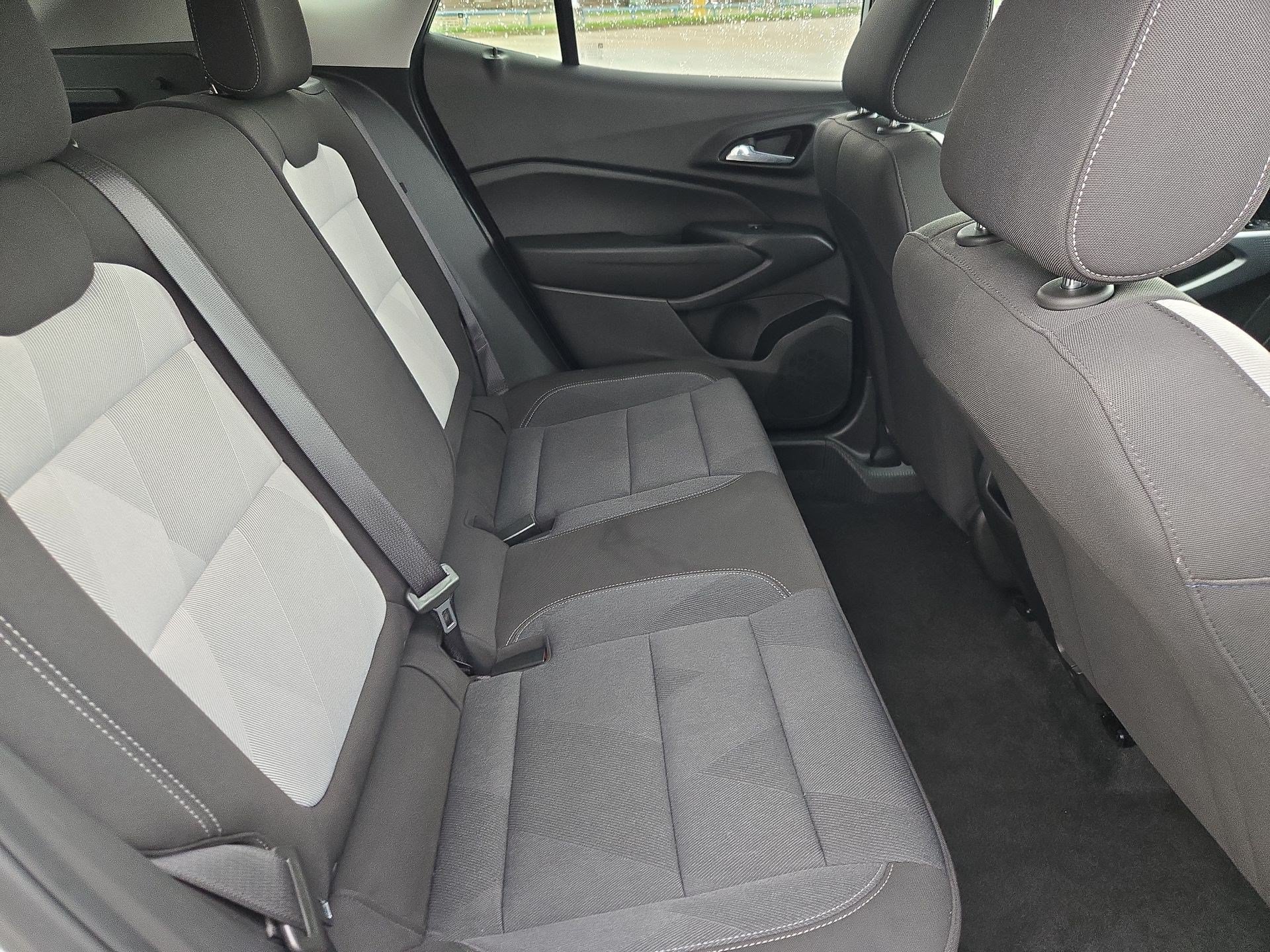 Used 2025 Chevrolet Trax LS FWD image 26