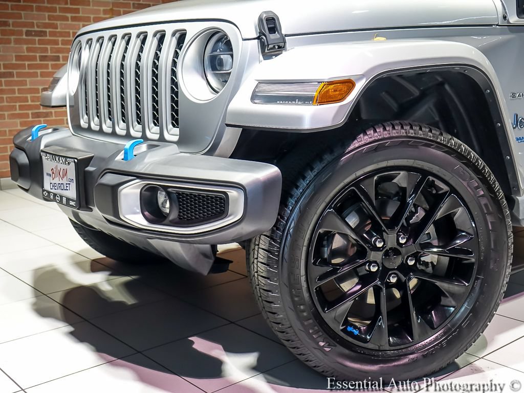 Used 2022 Jeep Wrangler Unlimited Sahara w/ Cold Weather Group AWD/4WD image 3
