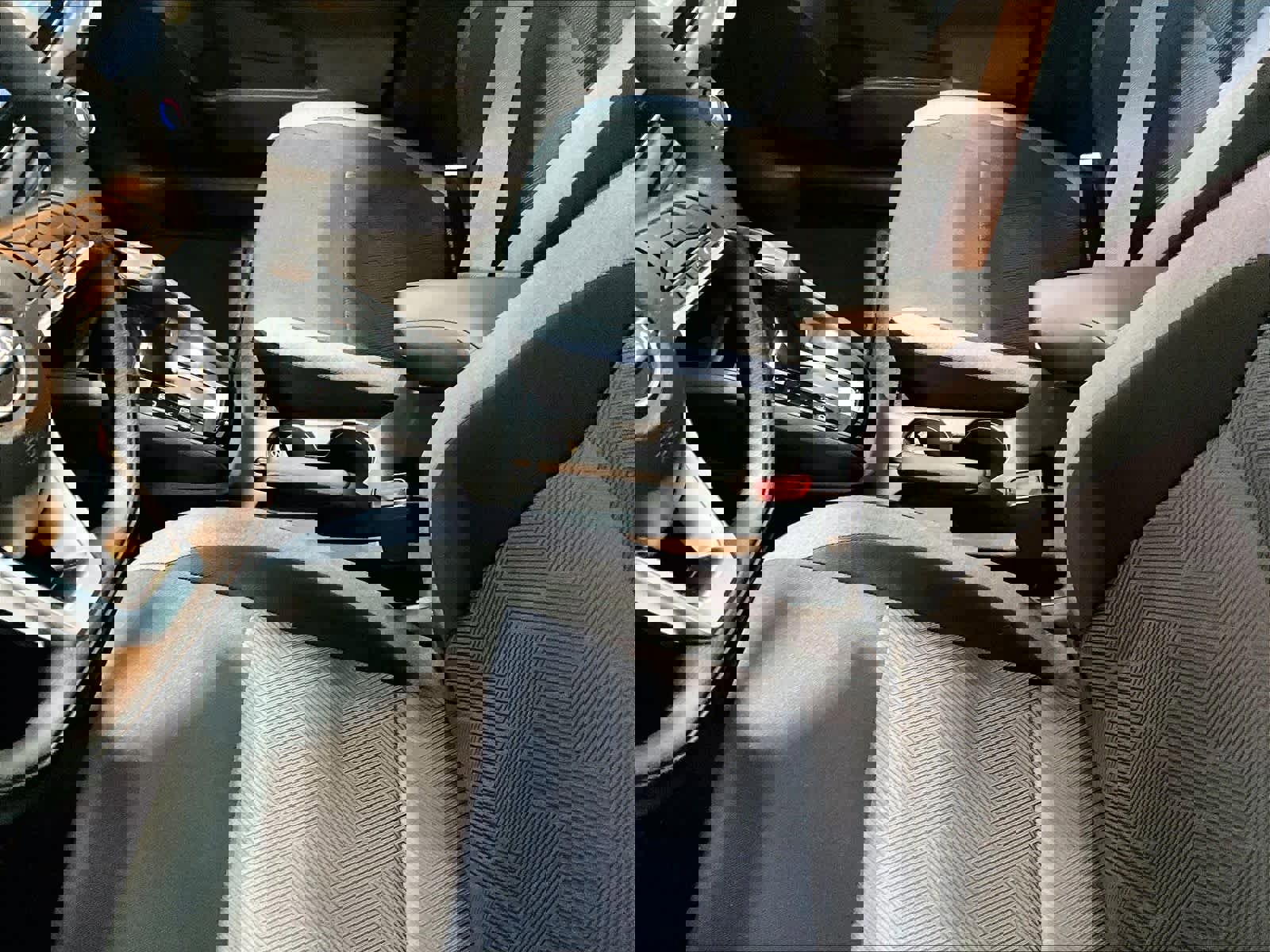 Used 2025 Nissan Versa SV w/ Trunk Package image 20