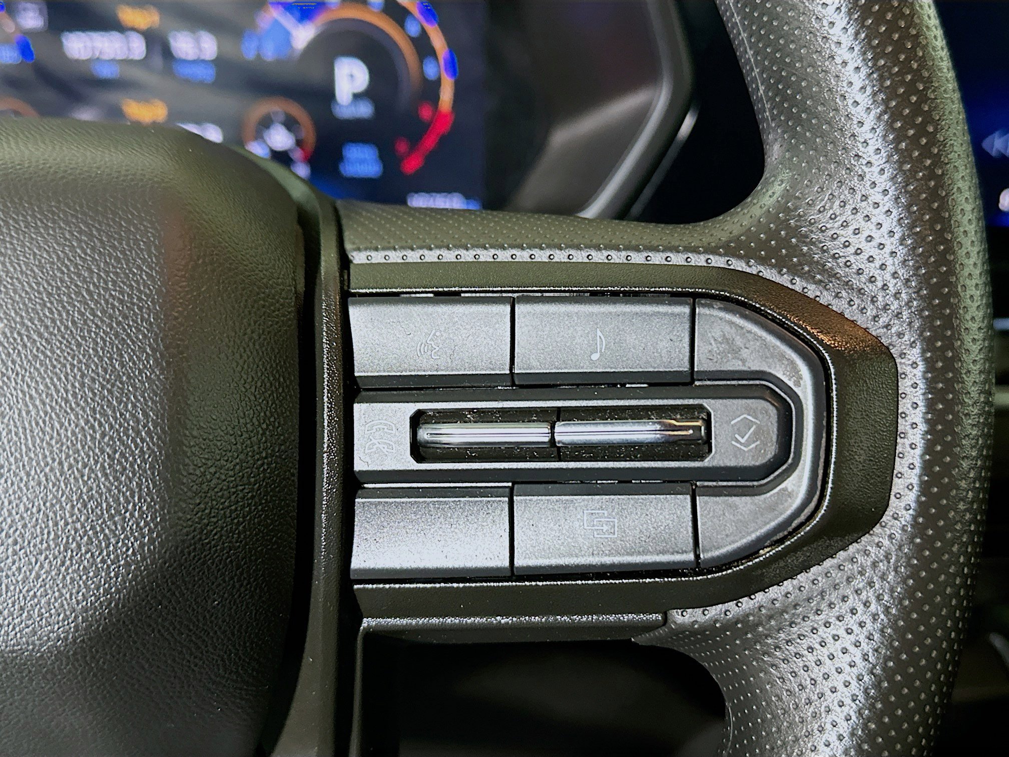 Used 2024 Chevrolet Colorado W/T image 17