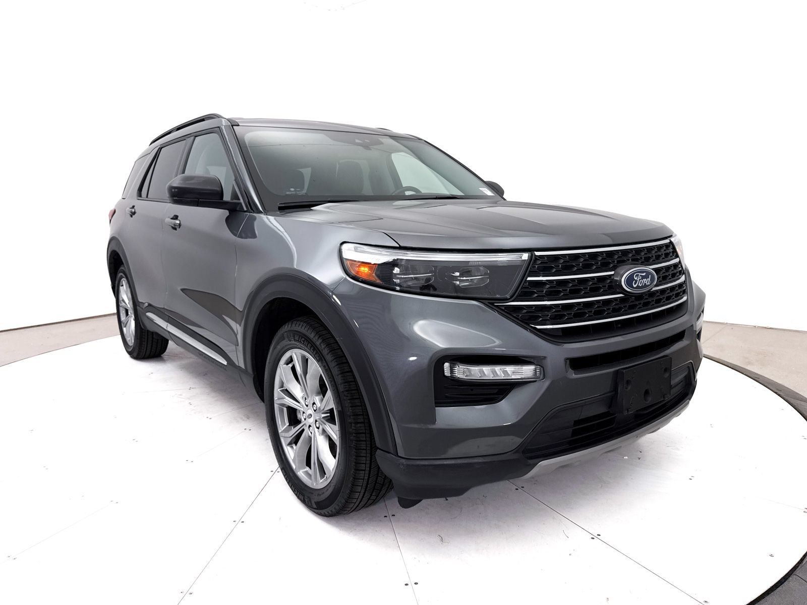 Used 2022 Ford Explorer XLT w/ Equipment Group 202A AWD/4WD image 14