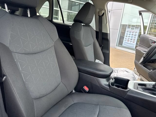 Used 2025 Toyota RAV4 XLE AWD/4WD image 30