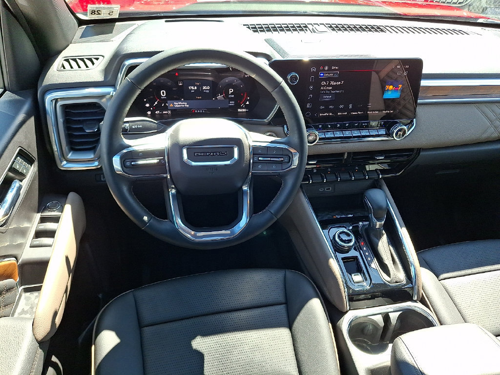 Used 2023 GMC Canyon Denali AWD/4WD image 2
