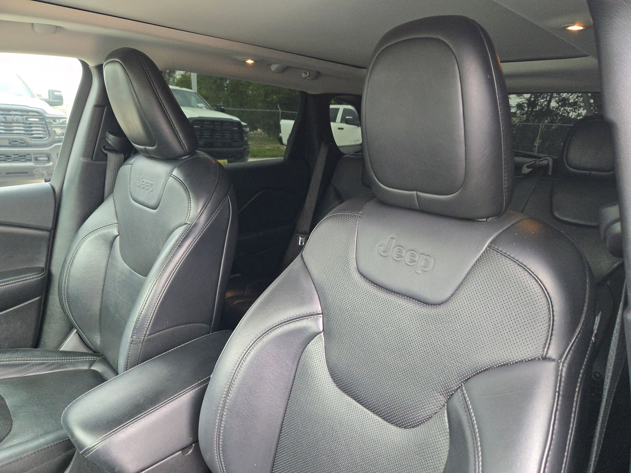 Used 2019 Jeep Cherokee Limited AWD/4WD image 9