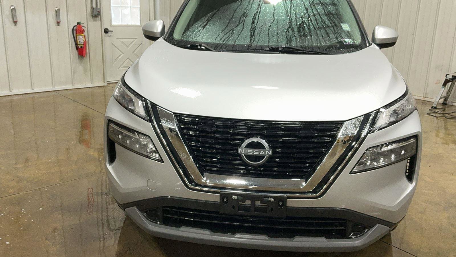 Used 2023 Nissan Rogue SV w/ SV Premium B Package image 2