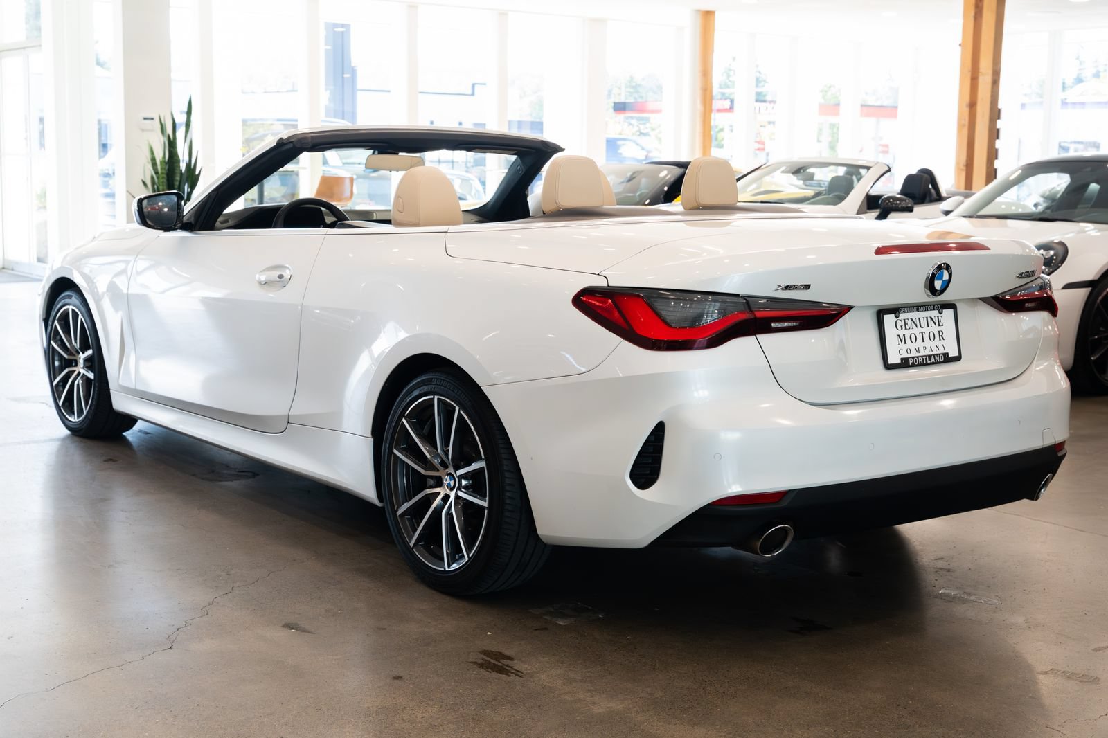 Used 2022 BMW 430i xDrive Convertible w/ Convenience Package AWD/4WD image 10