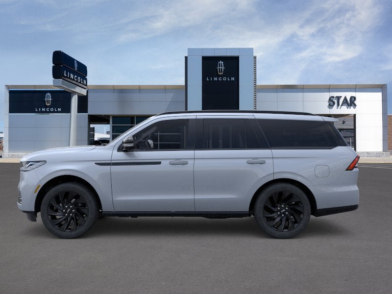 New 2026 Lincoln Navigator Reserve w/ Jet Appearance Package AWD/4WD image 3