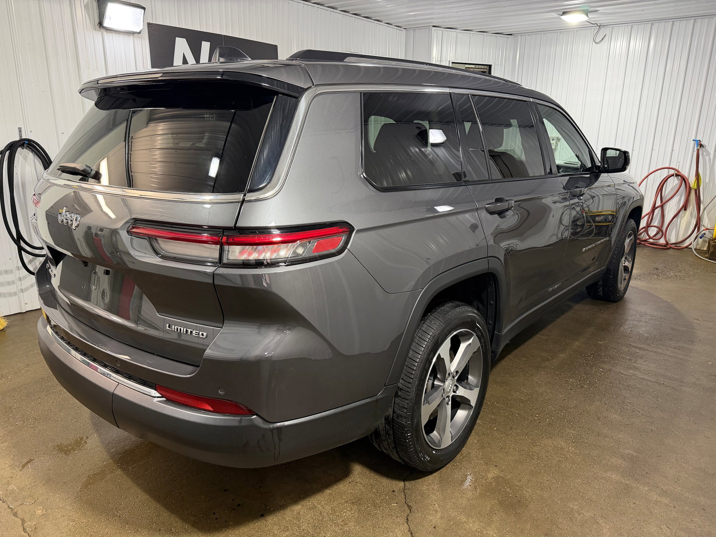 Used 2023 Jeep Grand Cherokee L Limited AWD/4WD image 6
