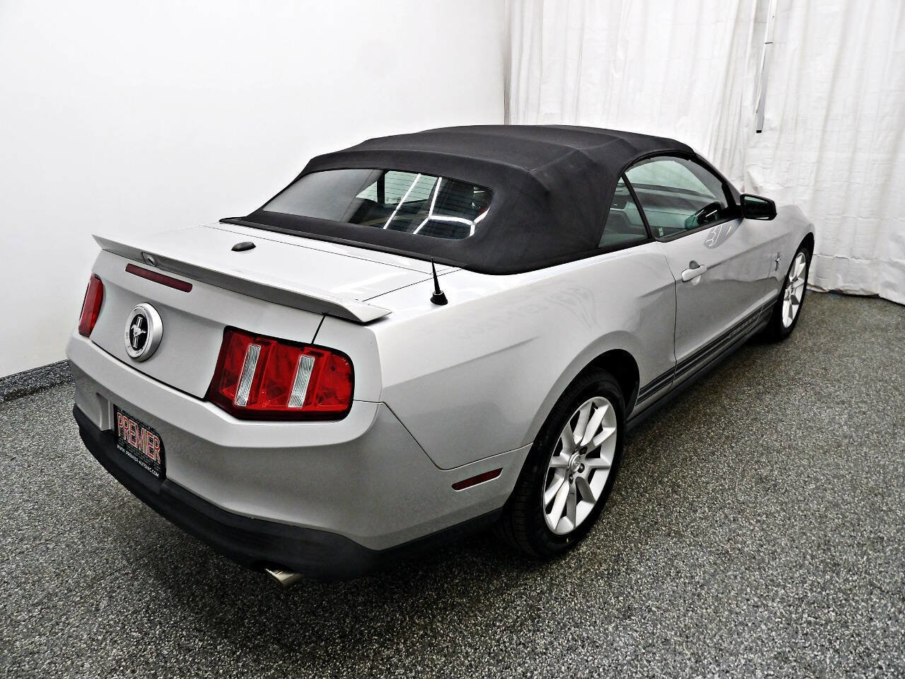 Used 2010 Ford Mustang Premium image 6