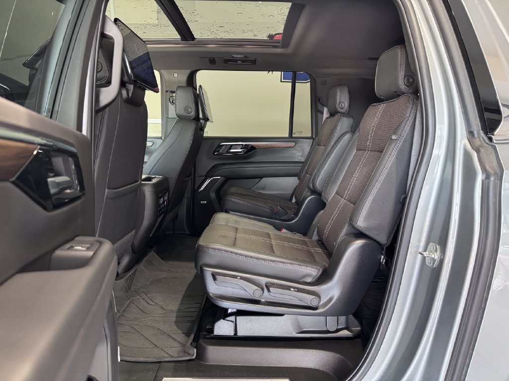 Certified 2025 Chevrolet Suburban High Country AWD/4WD image 14