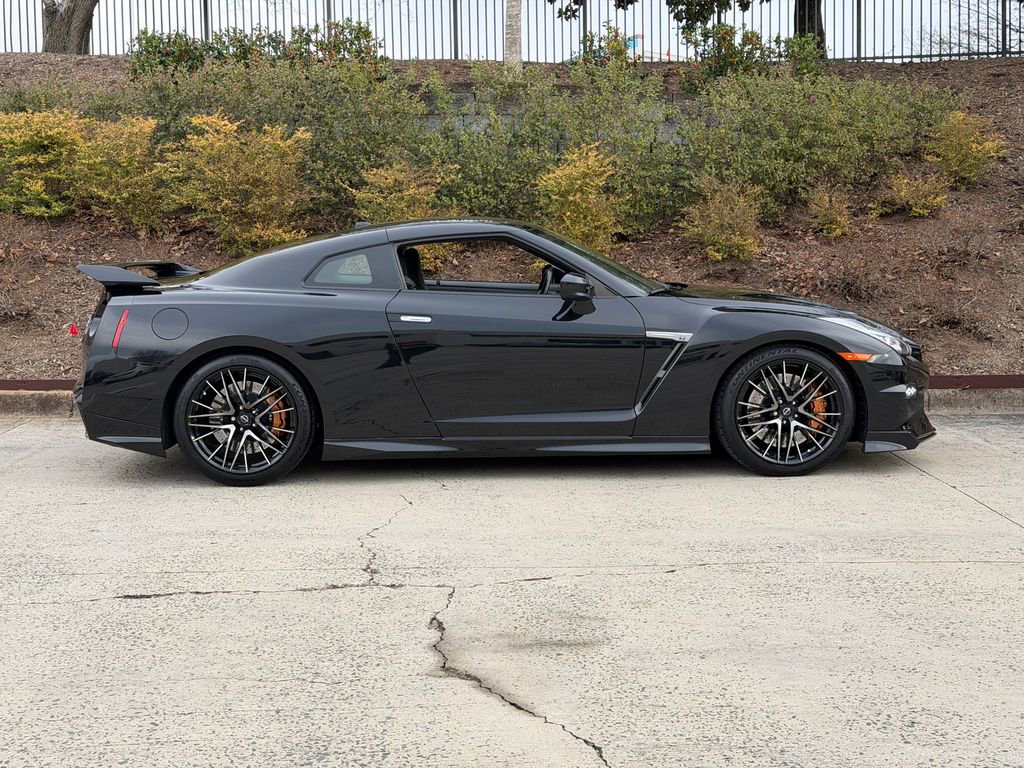 Used 2024 Nissan GT-R Premium w/ Floor Mat Package image 2