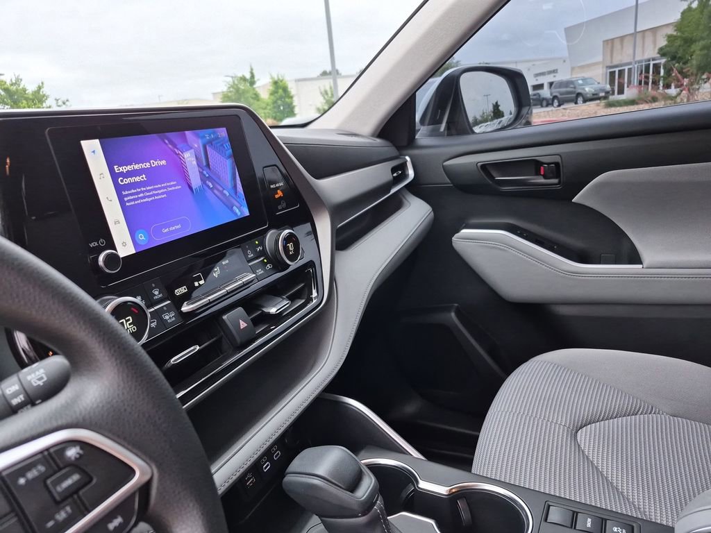 Used 2023 Toyota Highlander L FWD image 25