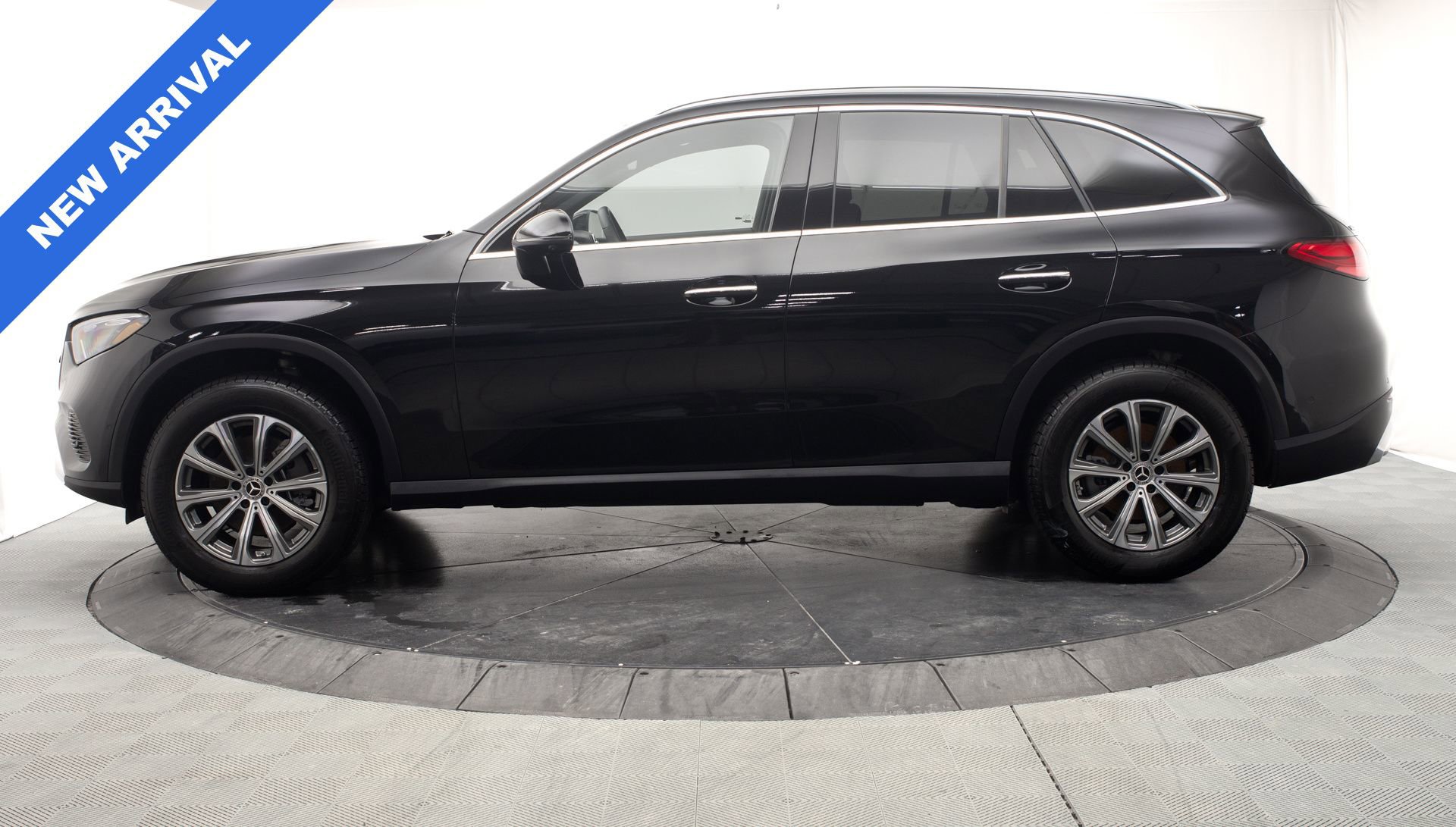 Used 2025 Mercedes-Benz GLC 300 4MATIC image 7