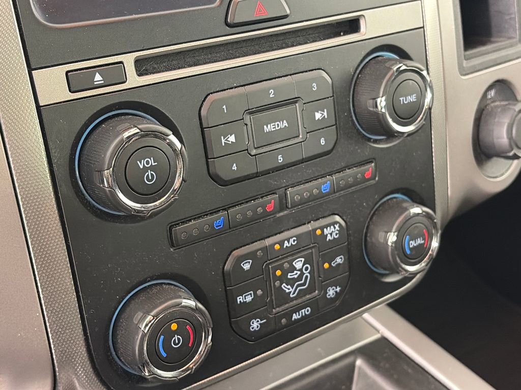 Used 2017 Ford Expedition XLT w/ Equipment Group 202A AWD/4WD image 21