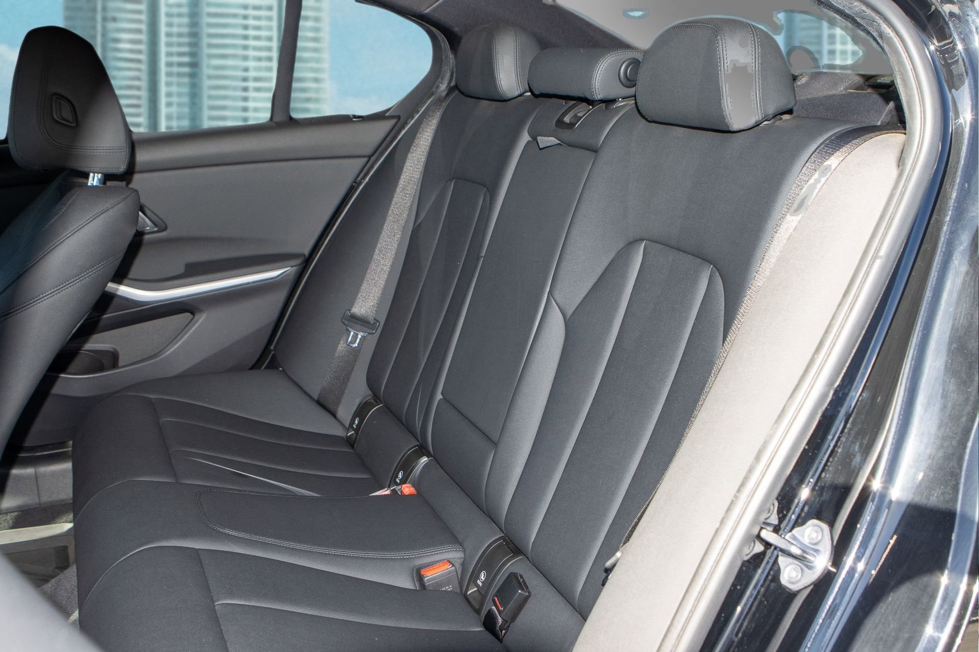 Used 2019 BMW 330i xDrive Sedan w/ Driving Assistance Package image 16