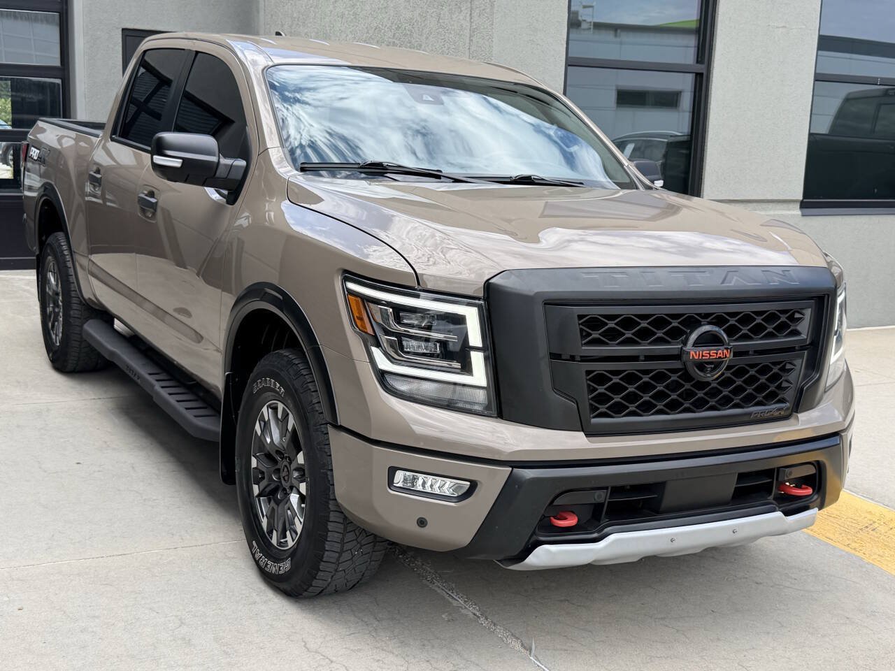 Used 2022 Nissan Titan PRO-4X w/ Pro-4x Convenience Package AWD/4WD image 7