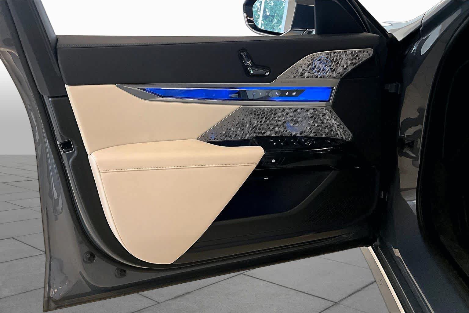 Used 2024 BMW i7 xDrive60 w/ Executive Package AWD/4WD image 20
