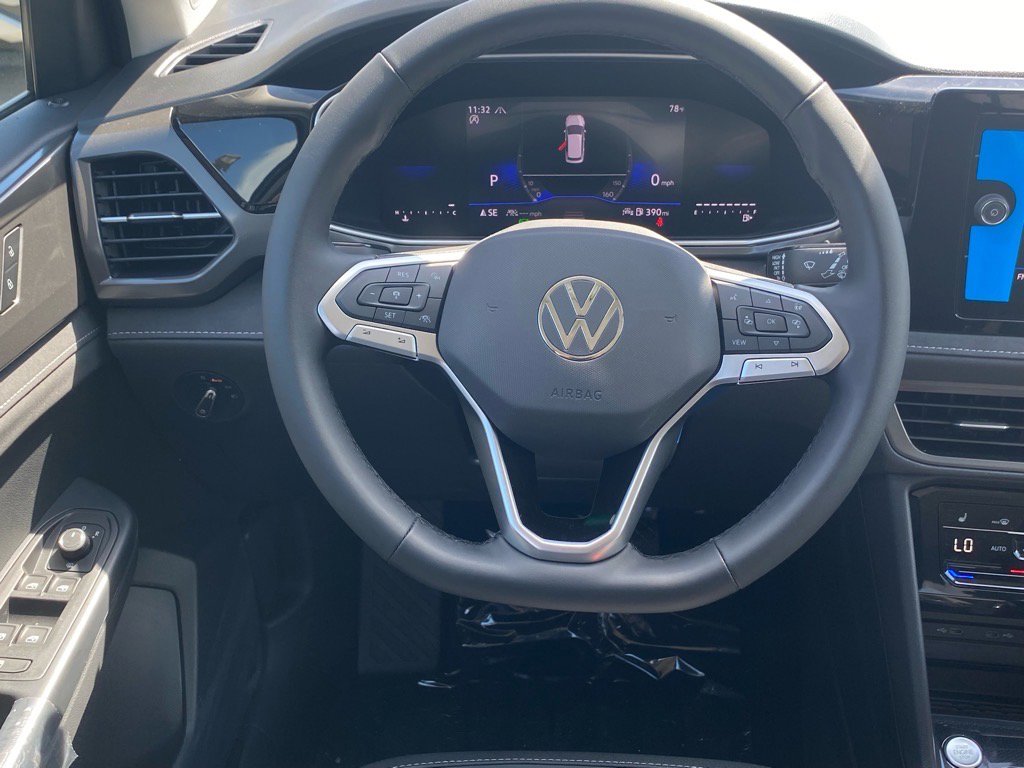 New 2025 Volkswagen Taos SE image 3