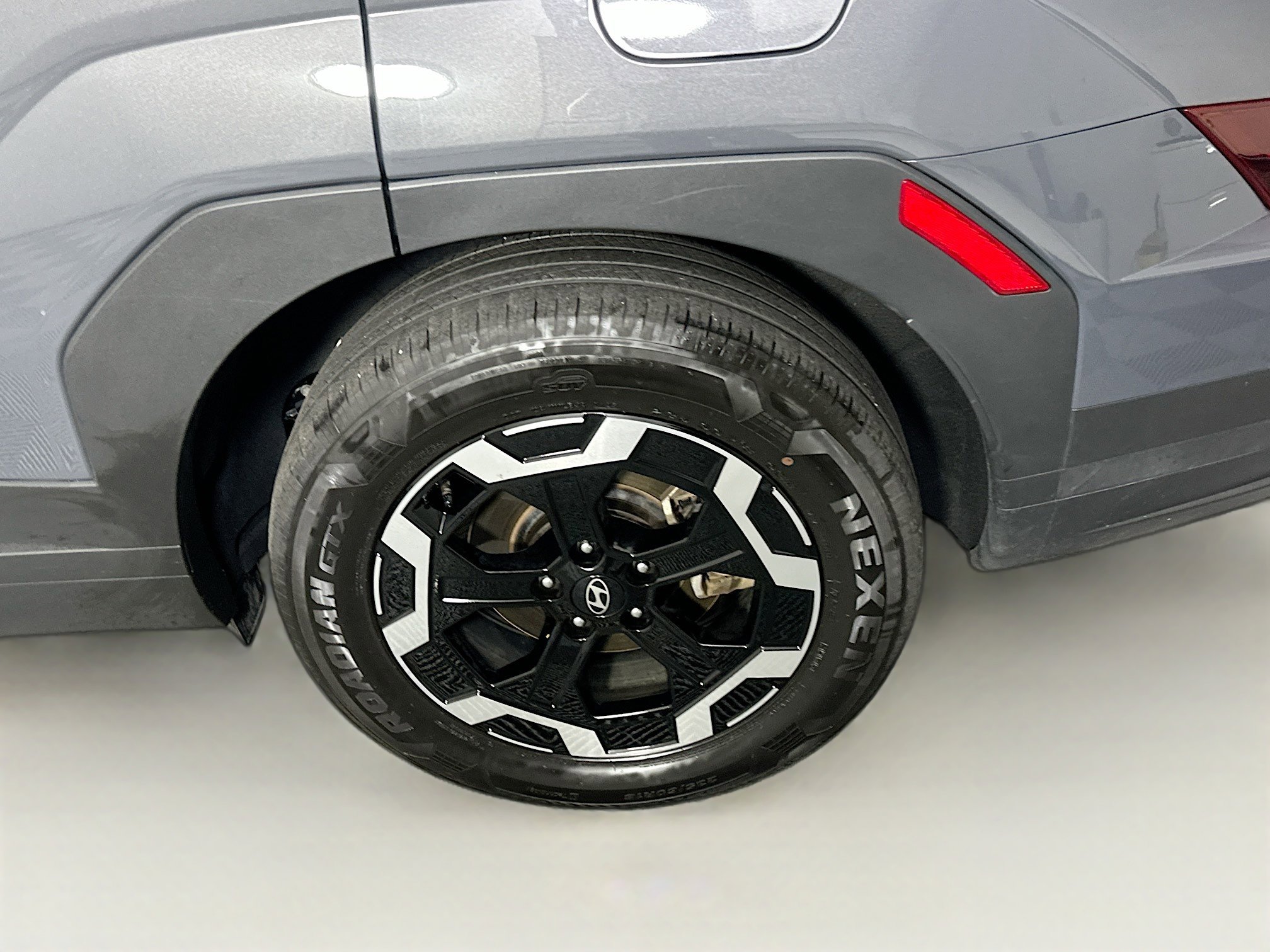Used 2025 Hyundai Santa Fe SEL FWD image 11
