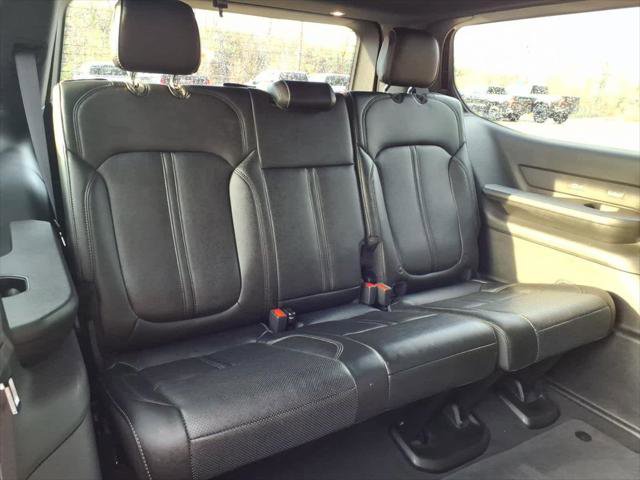 Used 2024 Jeep Wagoneer Series II w/ Premium Group I AWD/4WD image 11