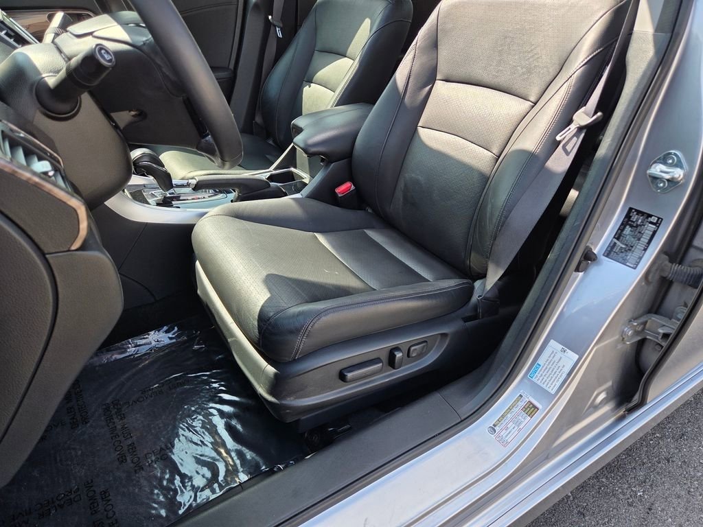 Used 2017 Honda Accord Touring image 6