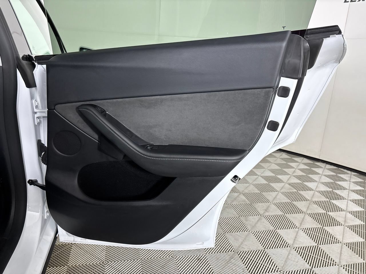 Used 2024 Tesla Model Y 2WD image 19