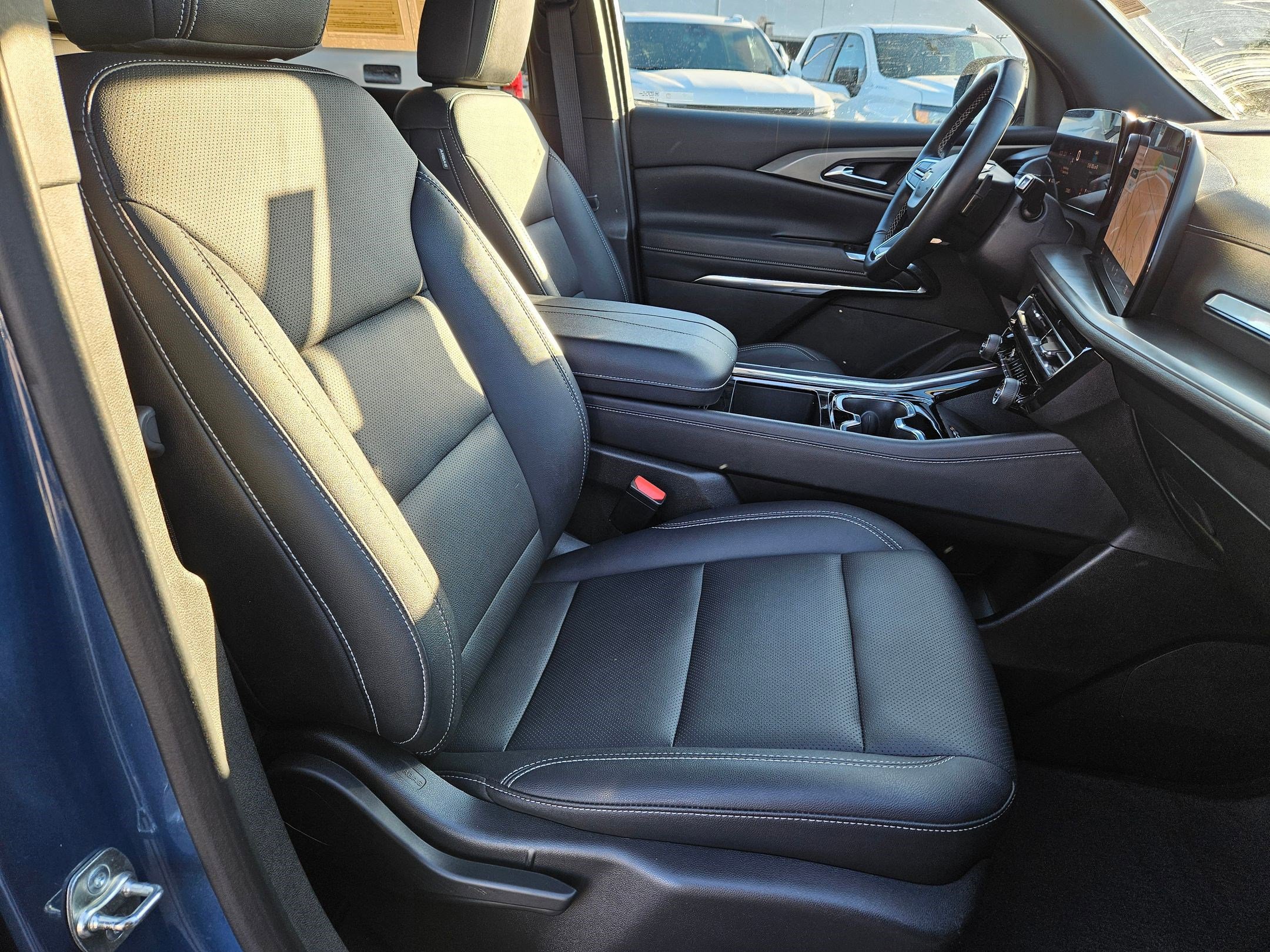 Used 2025 Chevrolet Traverse LT AWD/4WD image 31