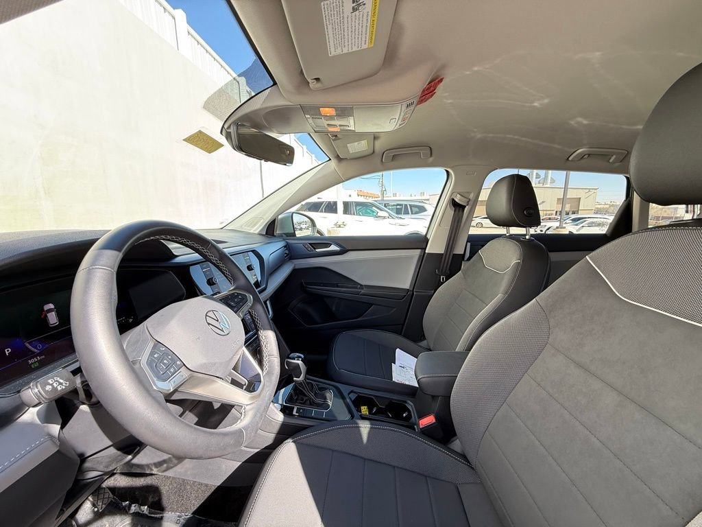 Used 2024 Volkswagen Taos SE image 5