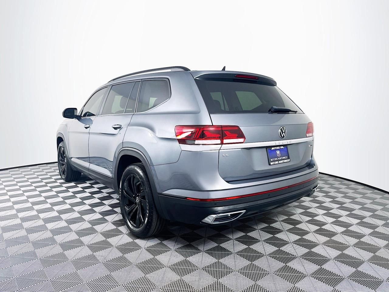 Used 2022 Volkswagen Atlas SE w/ Black Wheel Package image 12