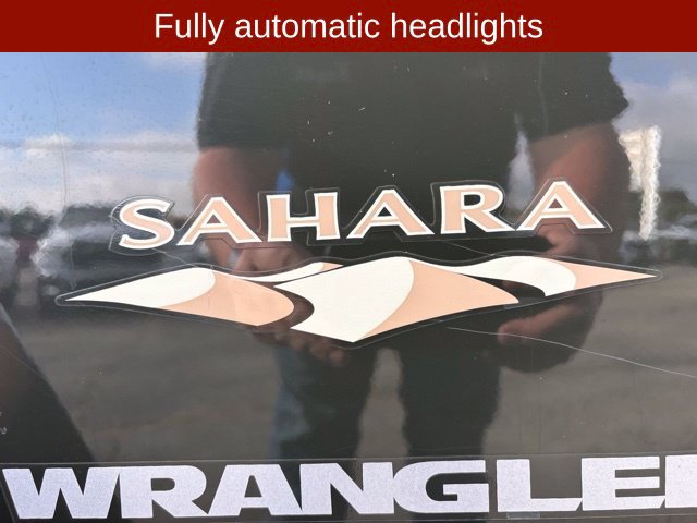 Used 2015 Jeep Wrangler Unlimited Sahara w/ Connectivity Group AWD/4WD image 12