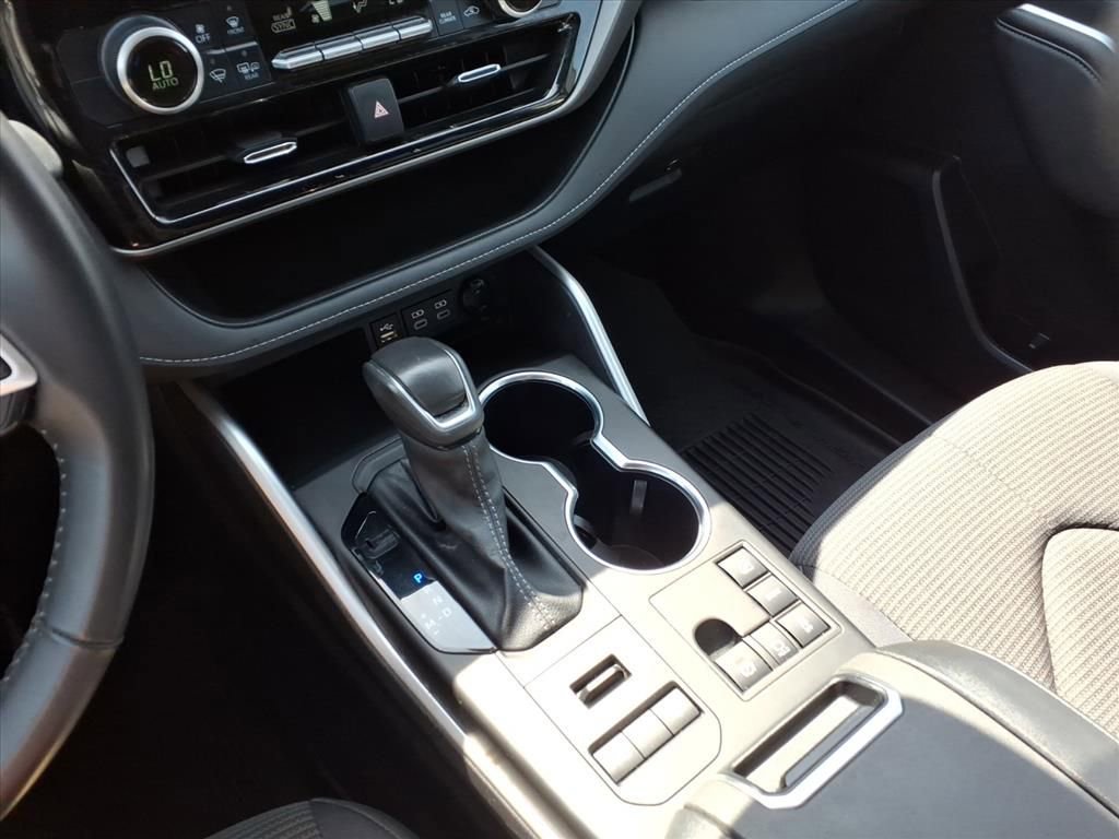 Certified 2024 Toyota Highlander LE image 29