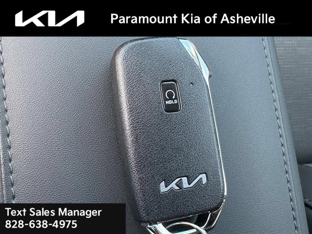 Certified 2025 Kia Niro FWD image 27