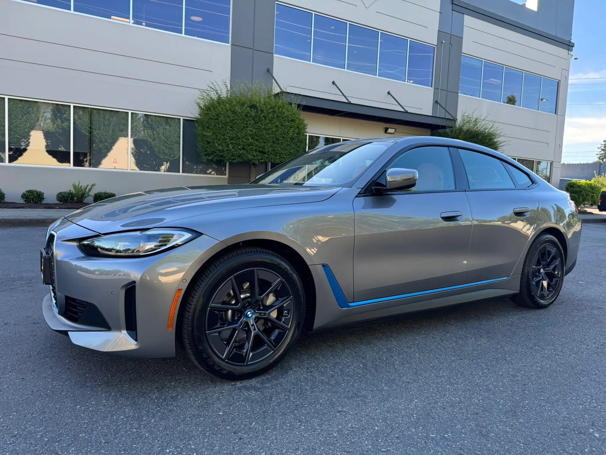 Used 2023 BMW i4 eDrive35 w/ Premium Package RWD image 5