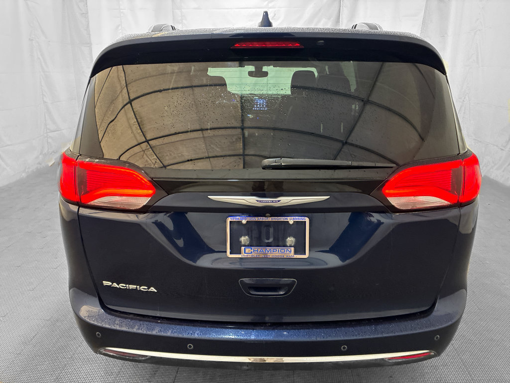 Used 2019 Chrysler Pacifica Touring-L Plus w/ Tire & Wheel Group FWD image 5