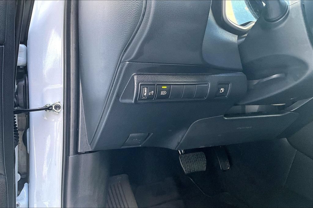 Certified 2025 Toyota Corolla XLE FWD image 39