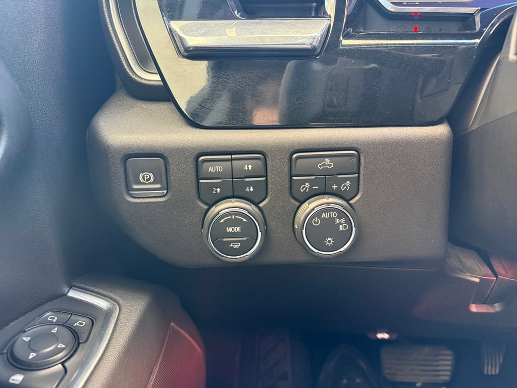 Used 2024 Chevrolet Silverado 1500 LT w/ Z71 Off-Road Package AWD/4WD image 26