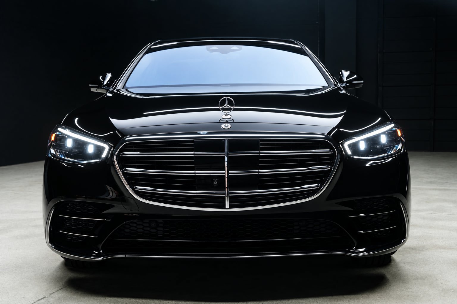 Used 2023 Mercedes-Benz S 500 4MATIC w/ AMG Line image 3