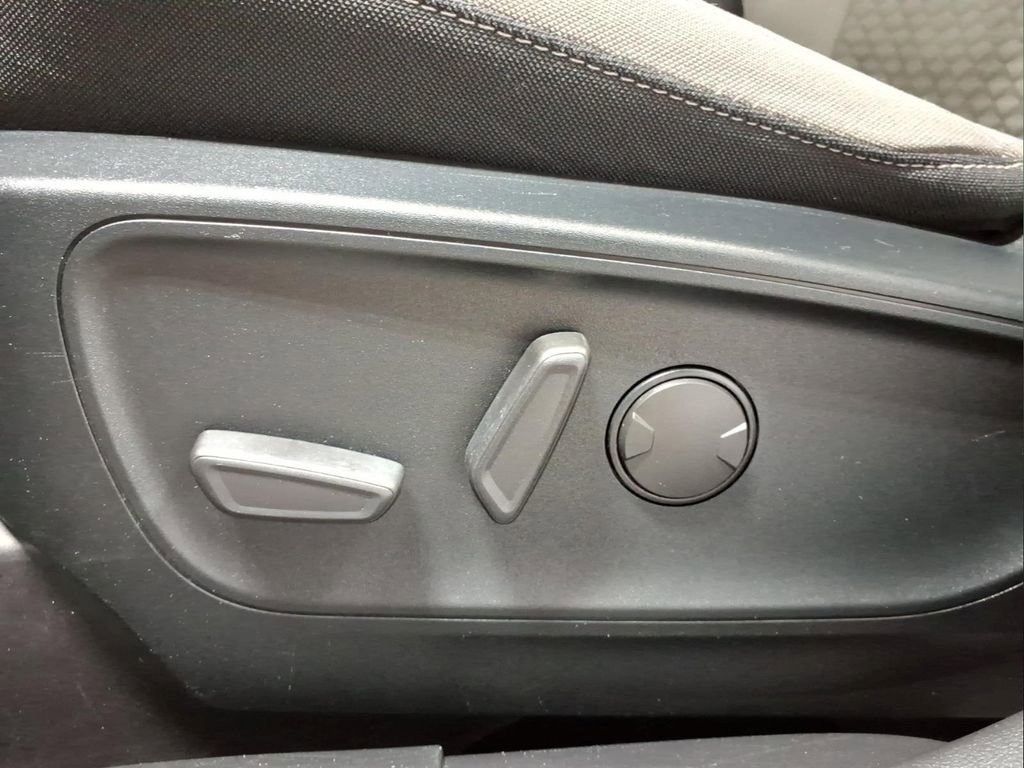 Used 2020 Ford Escape SE image 23