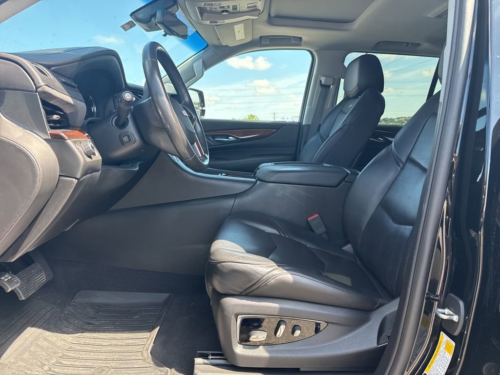 Used 2018 Cadillac Escalade Luxury RWD image 6